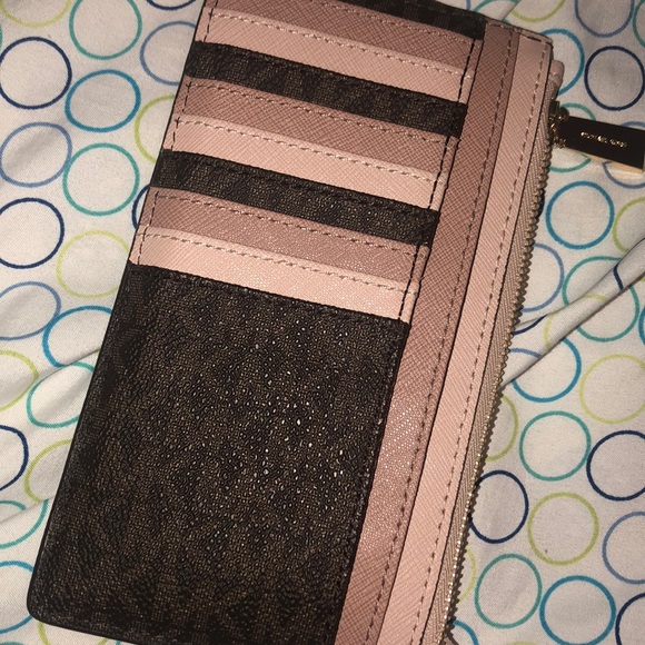 Michael Kors Handbags - Michael Kors credit card wallet.